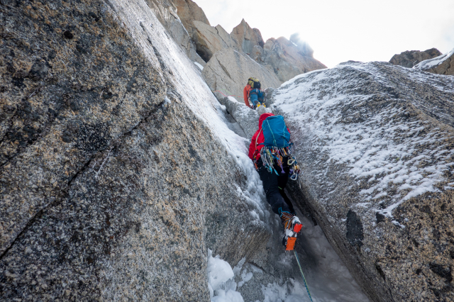 Boris Textor klimt een lastige M5 passage in Vent du Dragon